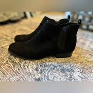 Old Navy Women’s Suede Booties Size 10